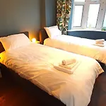 Cozy Retreat Near Snaresbrook Station