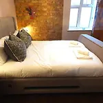 Cozy Retreat Near Snaresbrook Station