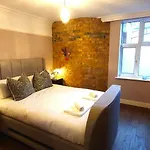 Cozy Retreat Near Snaresbrook Station